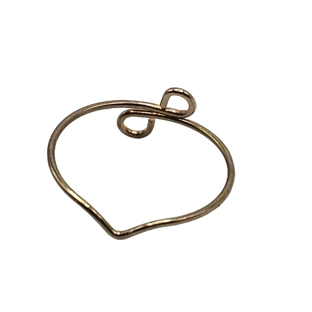 Adjustable Gold-Toned Wire Ring (Size 7)